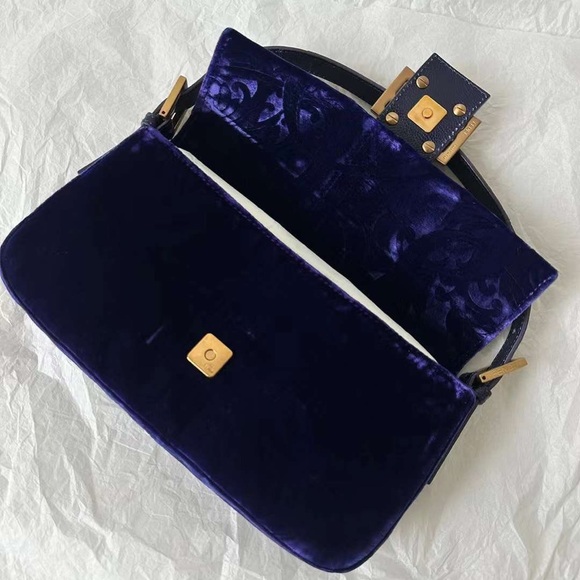 Vintage Fendi Baguette in embroidered purple velvet - Picture 5 of 16